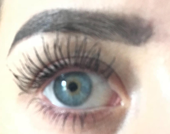 A reviewer's clump-free lashes