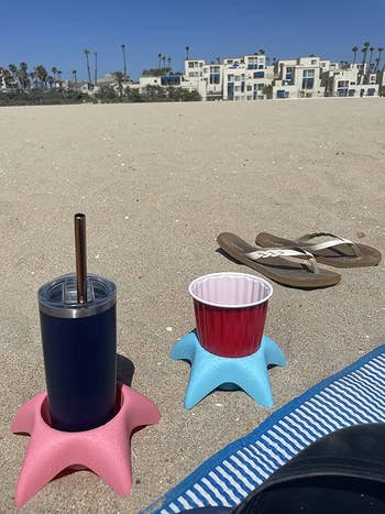 another reviewer photo of the pink and blue cup holders