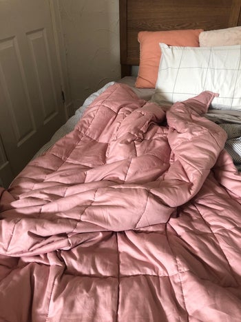 a reviewer's pink weighted blanket