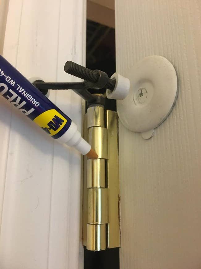 reviewer using the pen on a door hinge