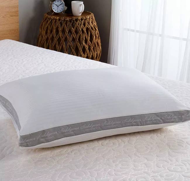 the side sleeper pillow with gray gusset that says 
