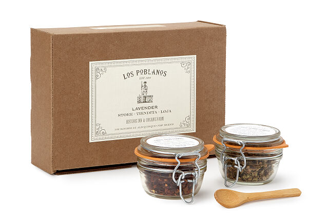 the set with two jars of chilis and a wooden spoon