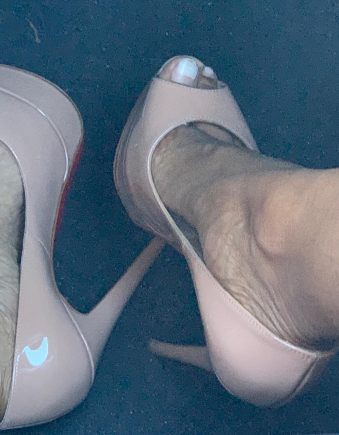 19 Products That'd Love To Meet Your Feet