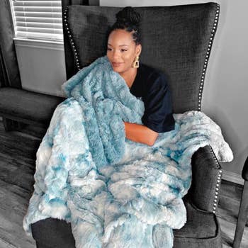 reviewer wrapped up in the arctic blue  fleece-lined throw blanket