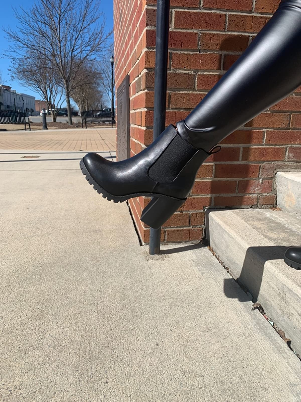 reviewer wearing the achromatic  boot