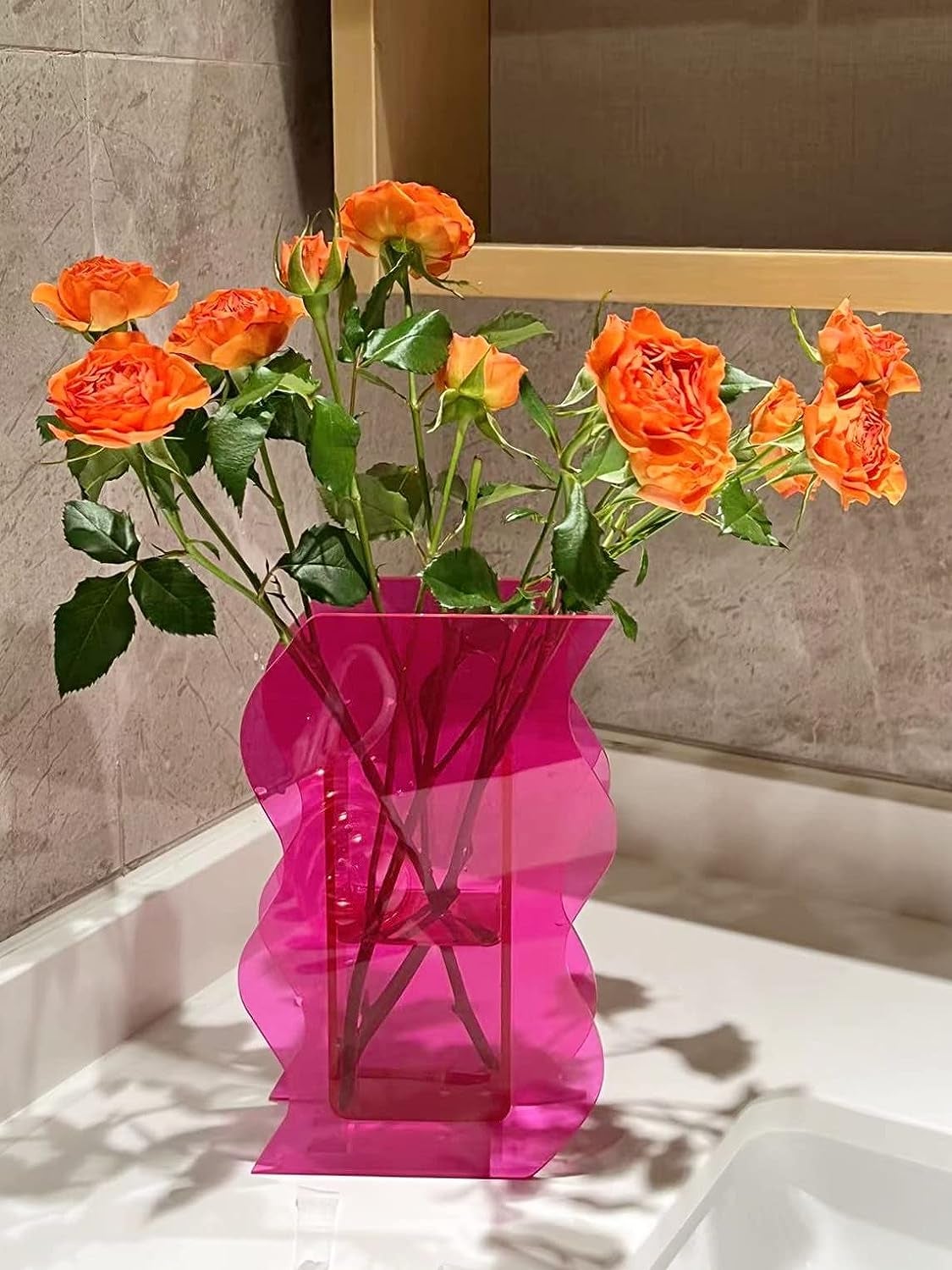 the wavy acrylic vase