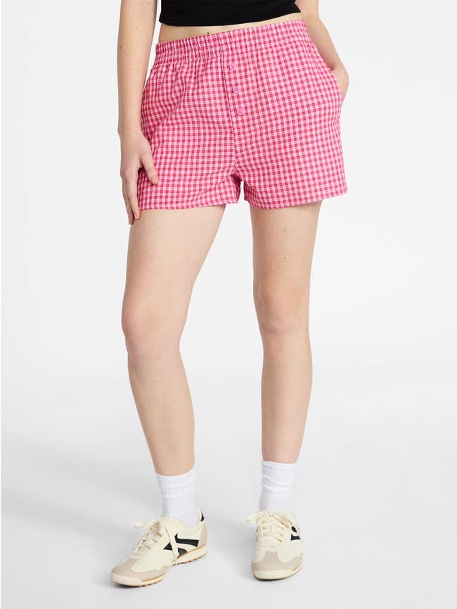 A exemplary wearing the shorts with achromatic socks and sneakers