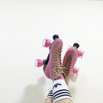 Reviewer pic of them wearing the pink roller skates