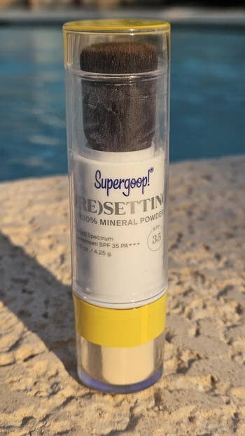 Supergoop! (Re)setting 100% Mineral Powder with SPF 35, displayed poolside. Ideal for touch-ups and prima extortion connected the go