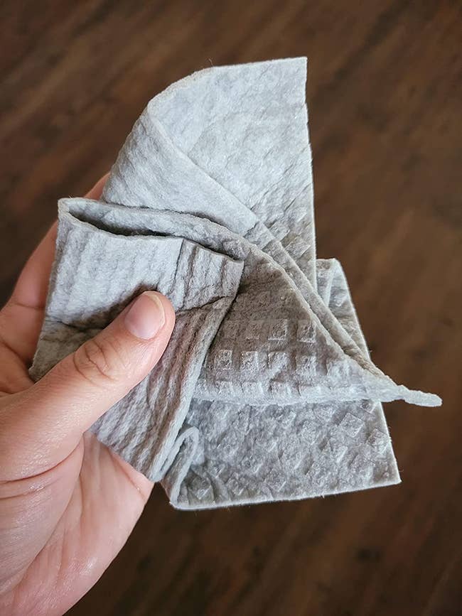 reviewer holding the Swedish dish cloth in grey