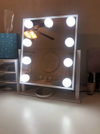 reviewer showing what the mirror looks like with the lights on