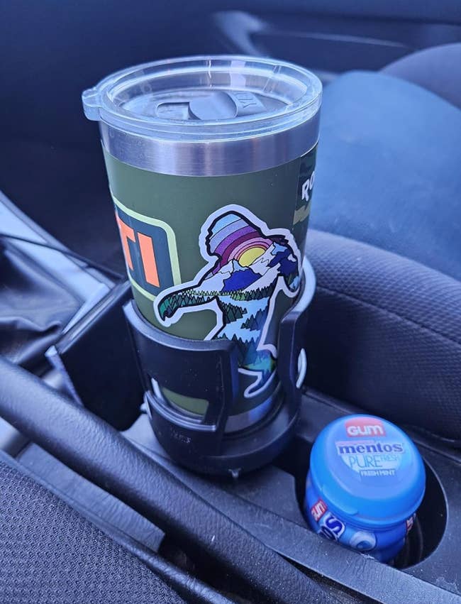 Insulated tumbler in an elevated installed car cup holder 