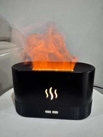Humidifier emitting mist with ambient airy  effect, designed for location  use
