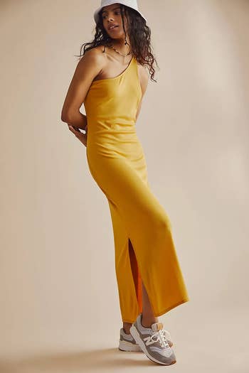model wearing the yellow dress with sneakers and a bucket hat