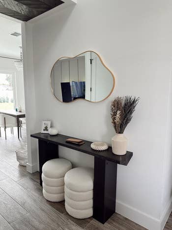 Entryway with the asymmetrical mirror