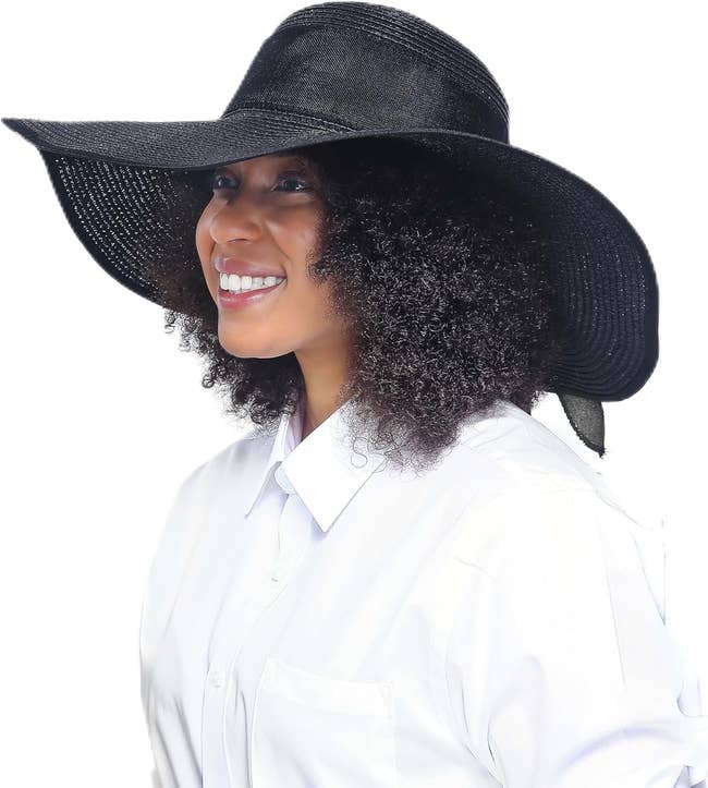 Model in a black wide-brimmed hat