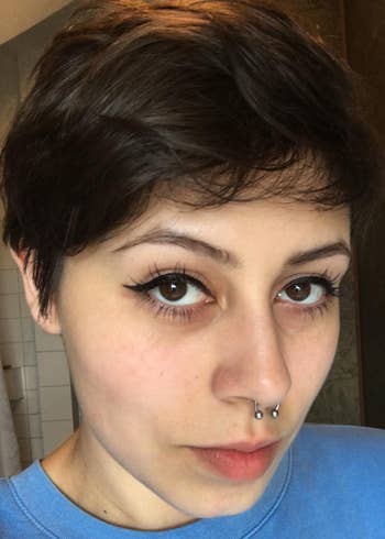 reviewer with eyeliner helping on