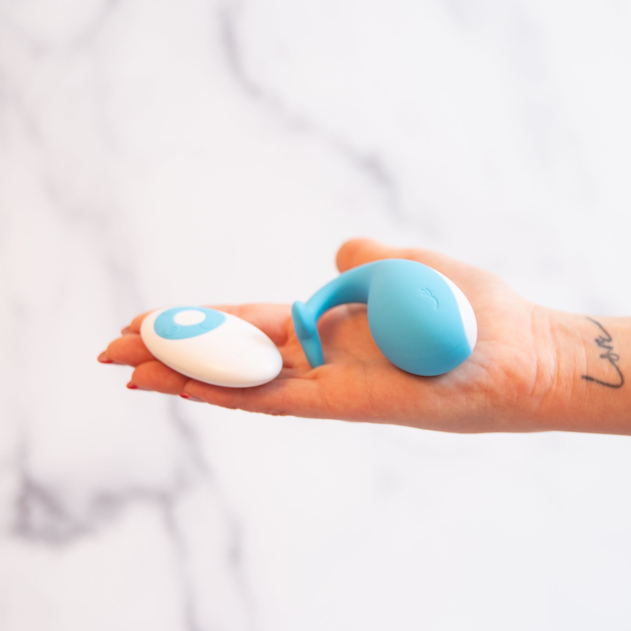 Model holding vibrator and white remote