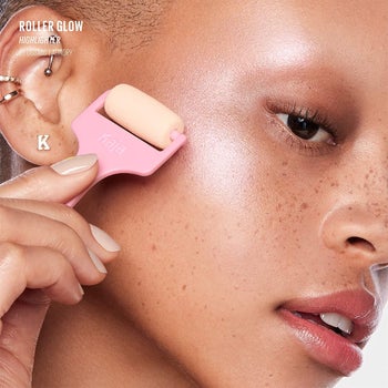 model applying the highlighter 