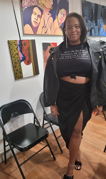 reviewer wearing the skirt in black