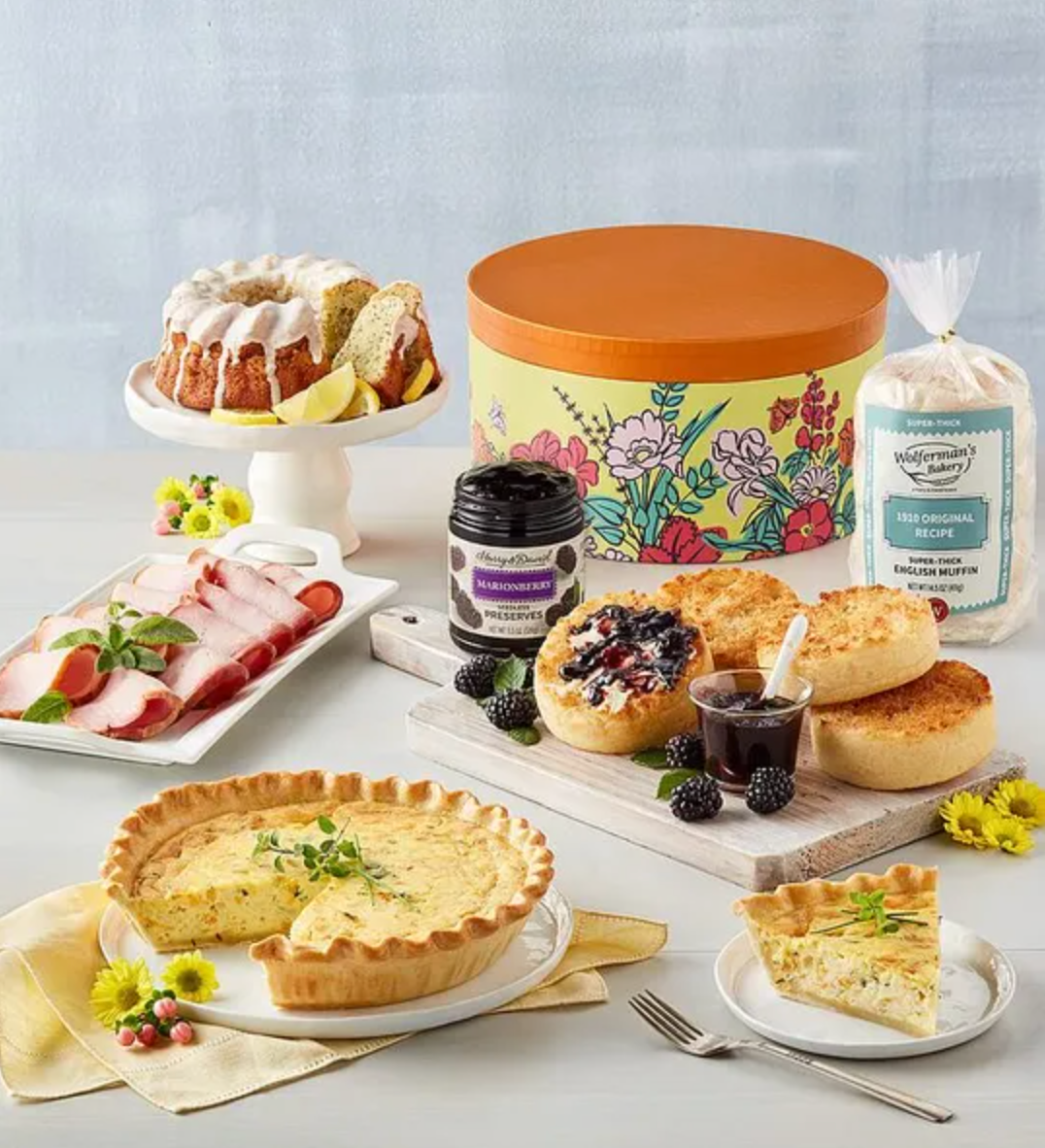 All the assorted food included in the gift set