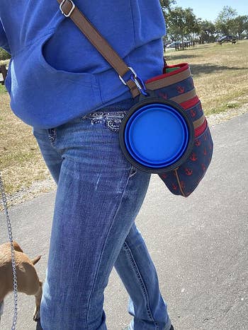 The blue bowl attached to a reviewer's purse