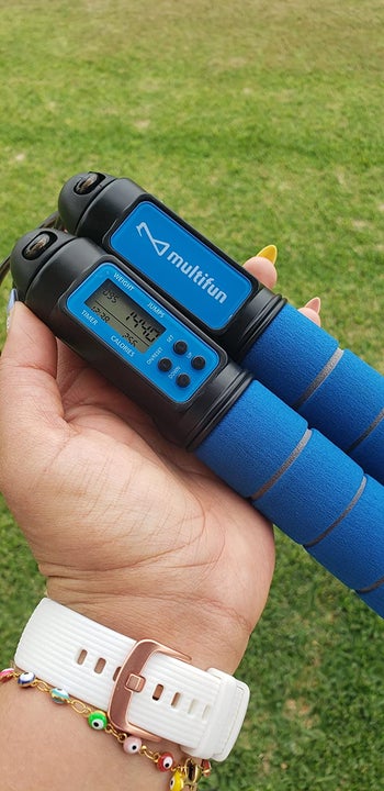 a reviewer holding the jump rope in blue