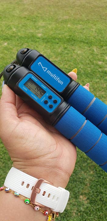 a reviewer holding the jump rope in blue