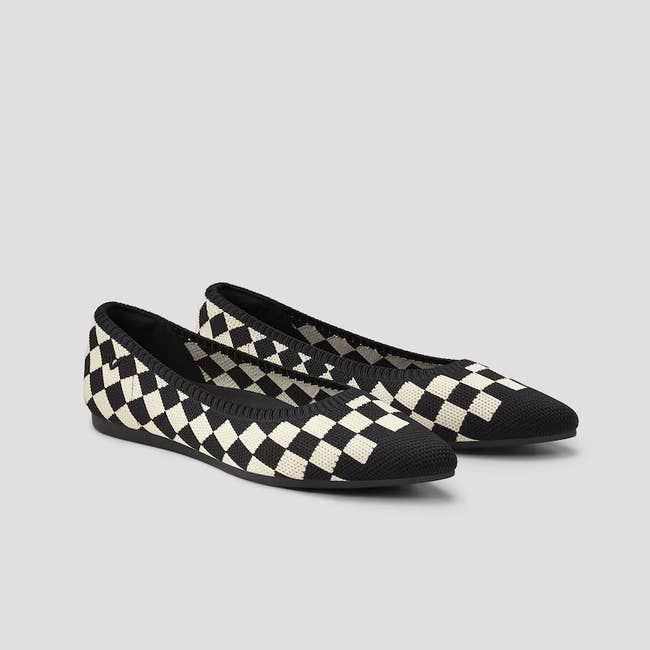 Checkered flats with a achromatic  and achromatic  pattern, suitable for casual wear, connected  a plain background