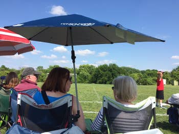 reviewer using the umbrella clipped to a chair