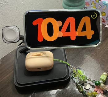 Charging stand with a phone displaying
