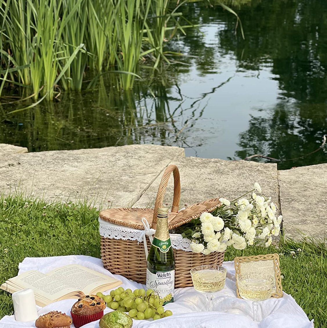 25 Backyard Picnic Accessories - What to Bring to a Picnic