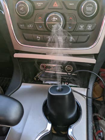 another reviewer's working humidifier in their car cup holder 