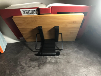 Reviewer image of the back of the stand holding a textbook 