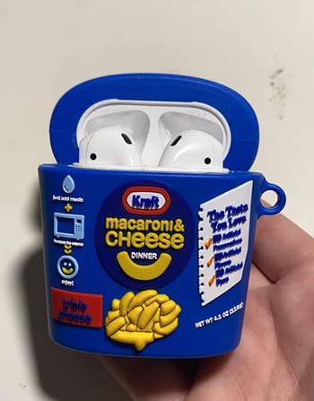 reviewer holding the Kraft macaroni and cheese case