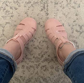 Reviewer wearing pink sandals