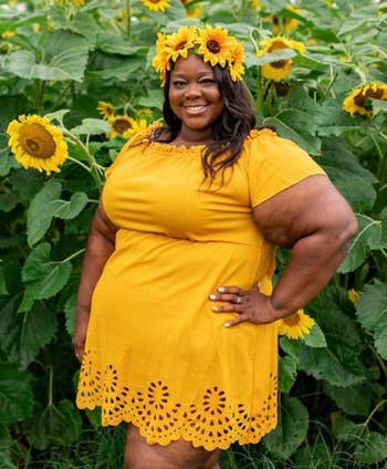reviewer in yellow version of the dress