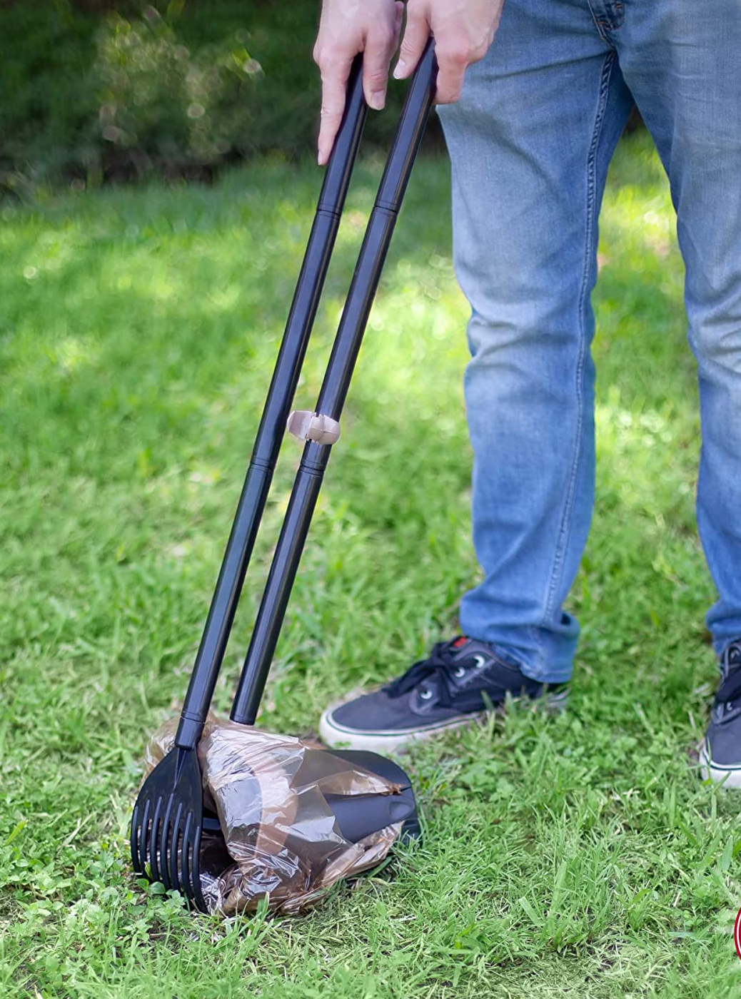 a model using the swivel bin and rake pooper scooper 