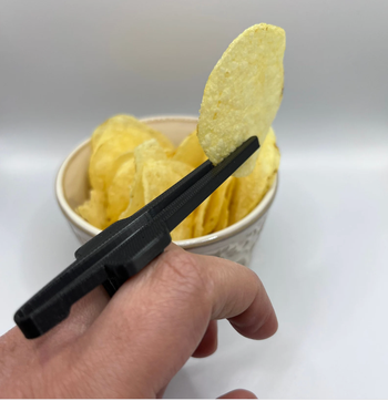 The model holding the chip between the device 