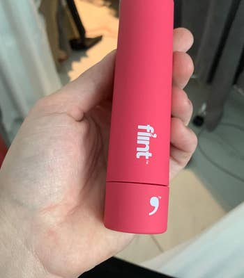 same reviewer holding the pink lint roller, but retracted and compact