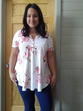 reviewer in white short sleeve tunic with pink flowers