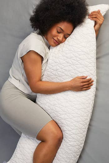 Image of a model laying down with the white pillow