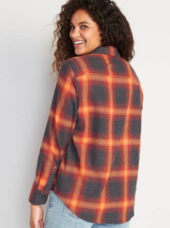 model showing the back of the plaid shirt