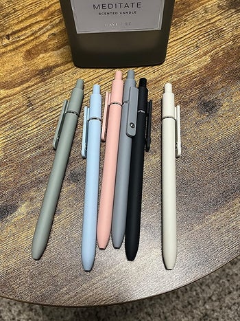 reviewer image of the six pens on a table