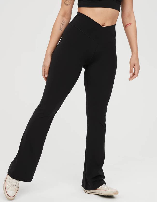 Model in a pair of black leggings with the waist cut like a V 