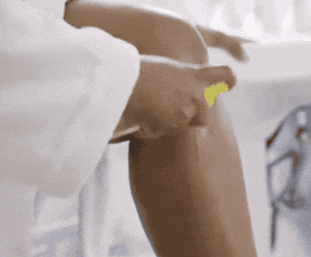 gif of model spraying the oil onto their leg and showing how it rubs in quickly
