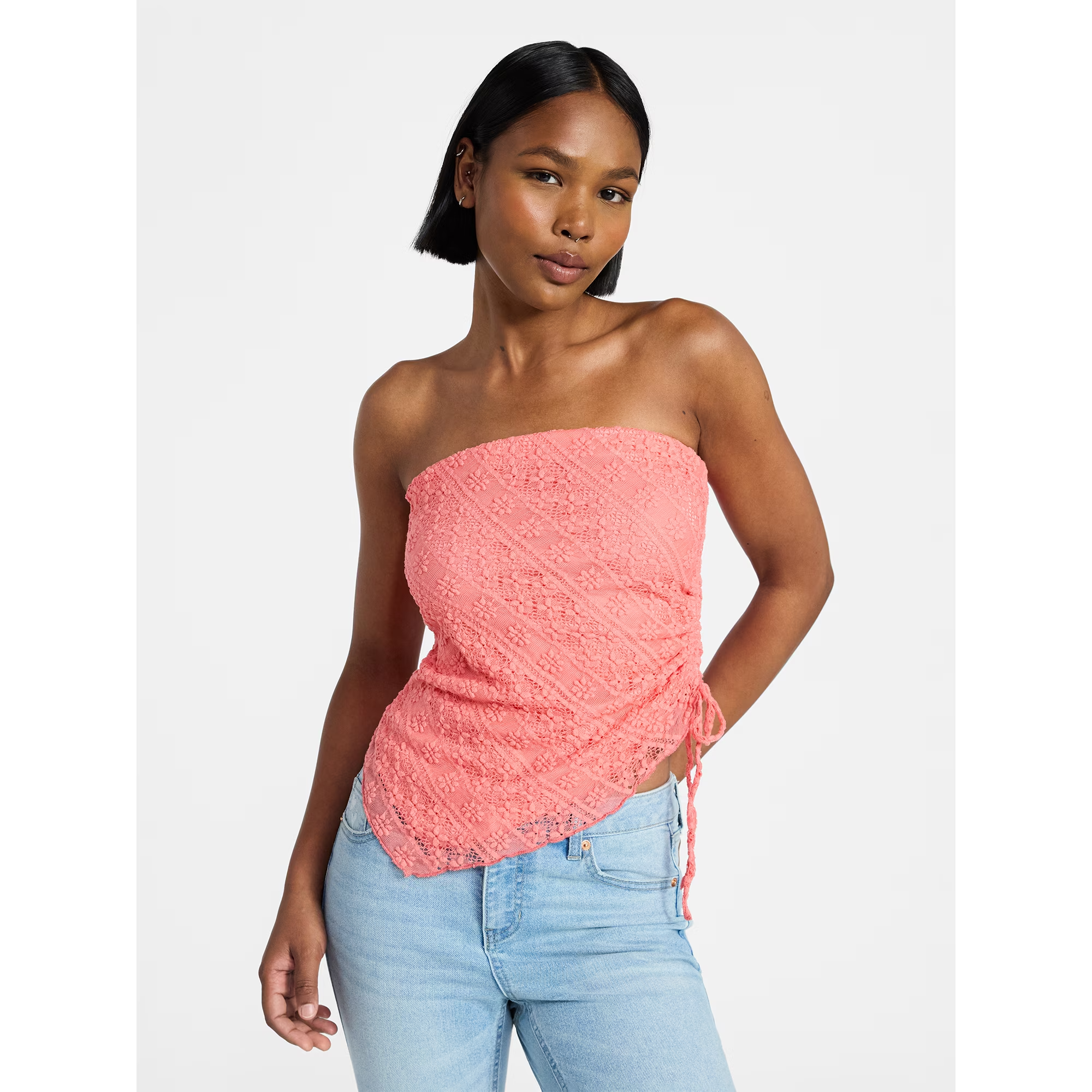 A exemplary  wearing the top