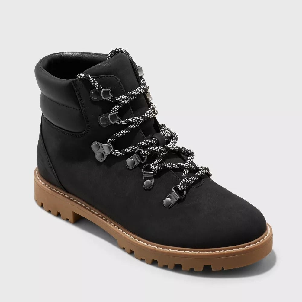 the lace-up boots in black