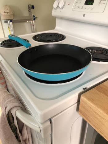 a reviewer's blue frying pan on their stove