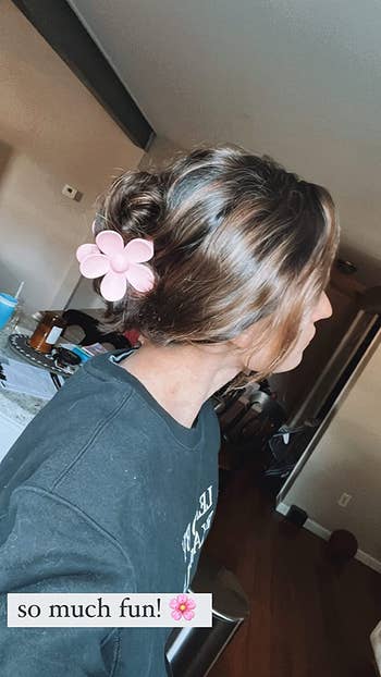 reviewer wearing pink flower claw clip